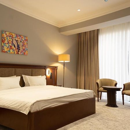 Mir Luxe Plaza Hotell Tasjkent Exteriör bild