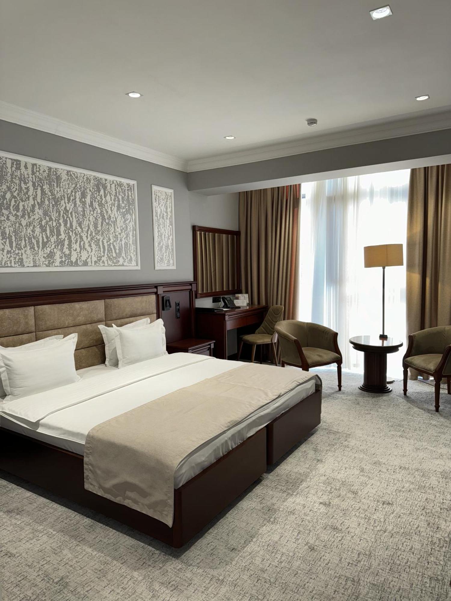 Mir Luxe Plaza Hotell Tasjkent Exteriör bild