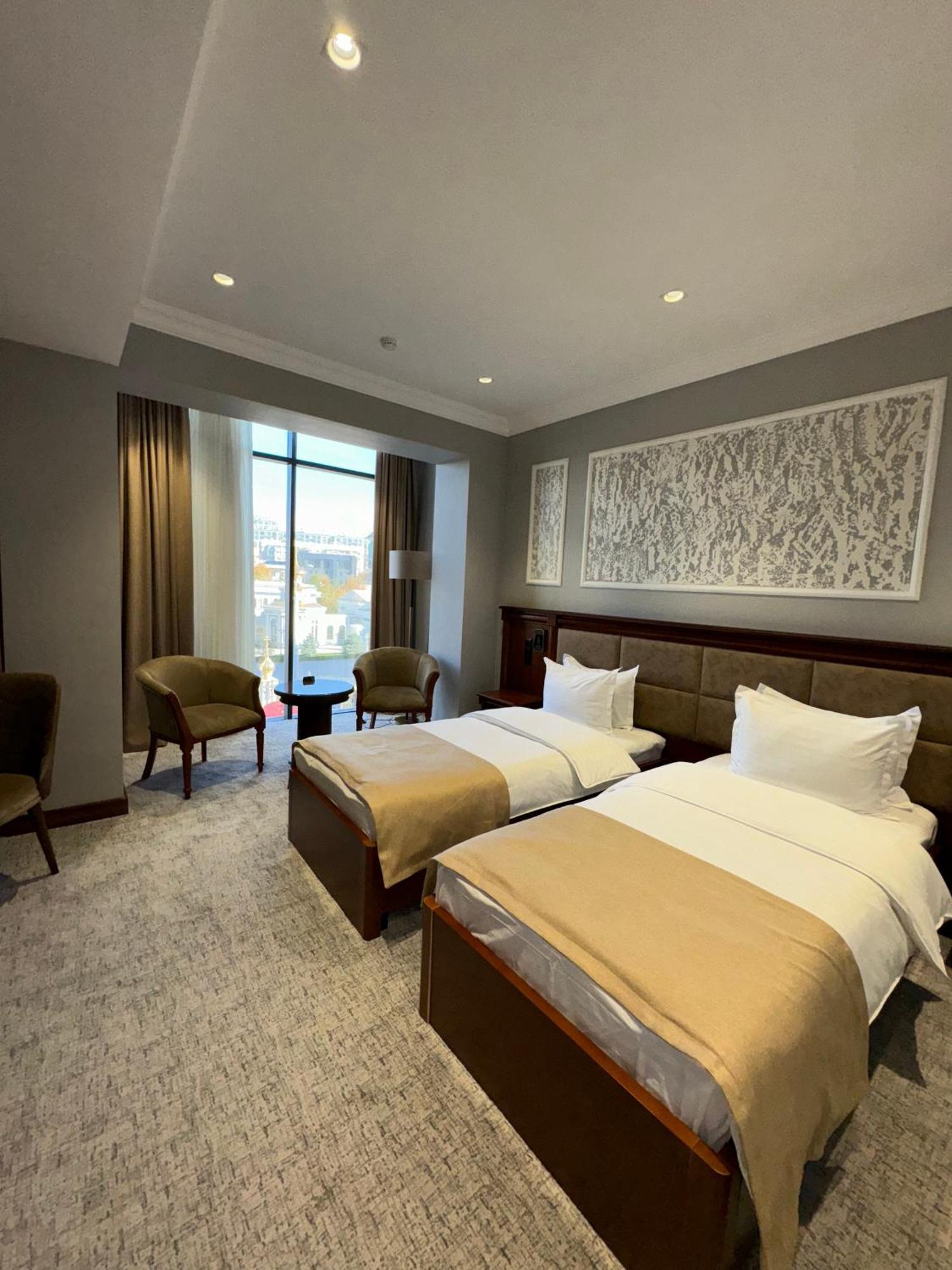 Mir Luxe Plaza Hotell Tasjkent Exteriör bild