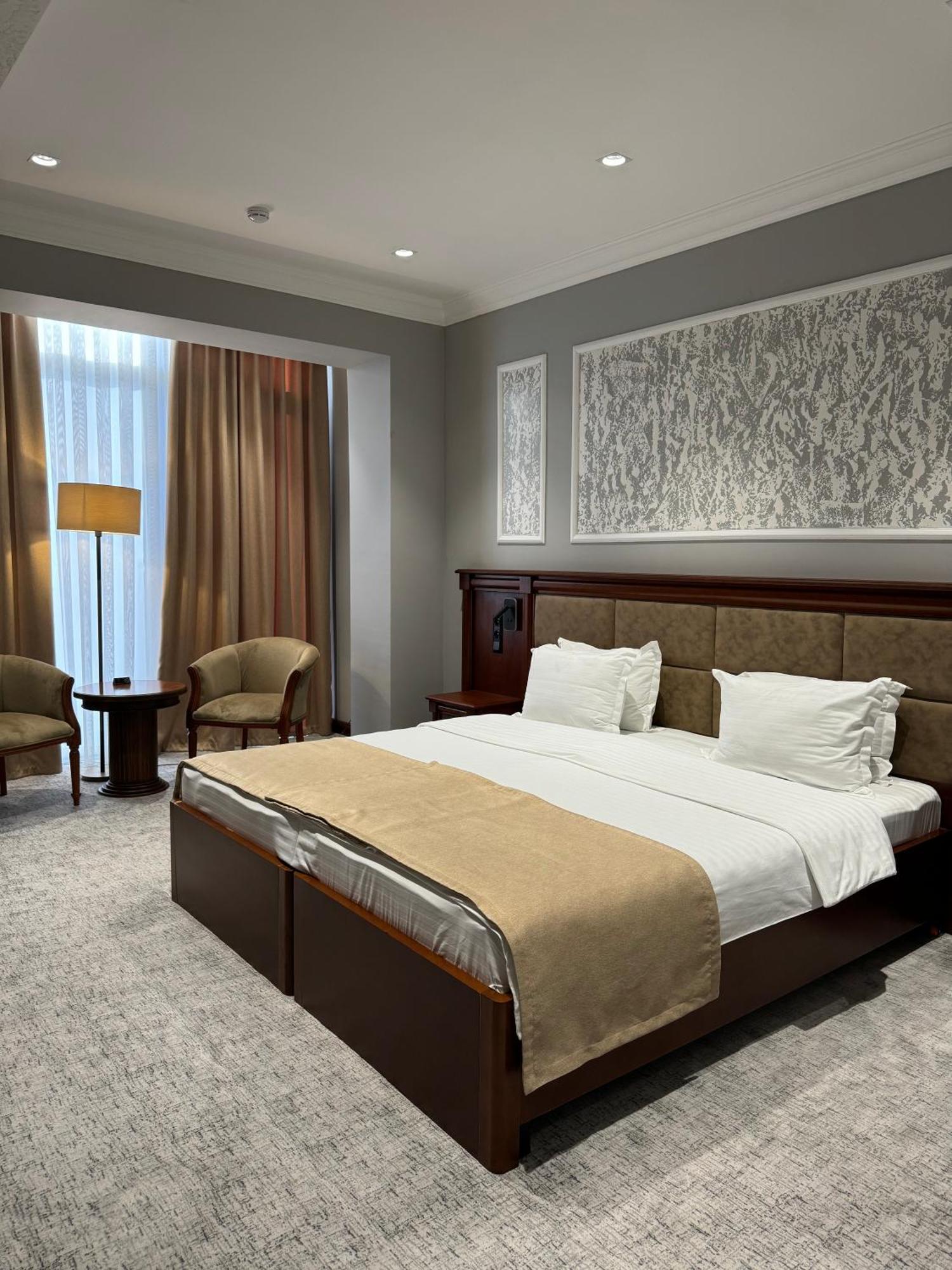 Mir Luxe Plaza Hotell Tasjkent Exteriör bild