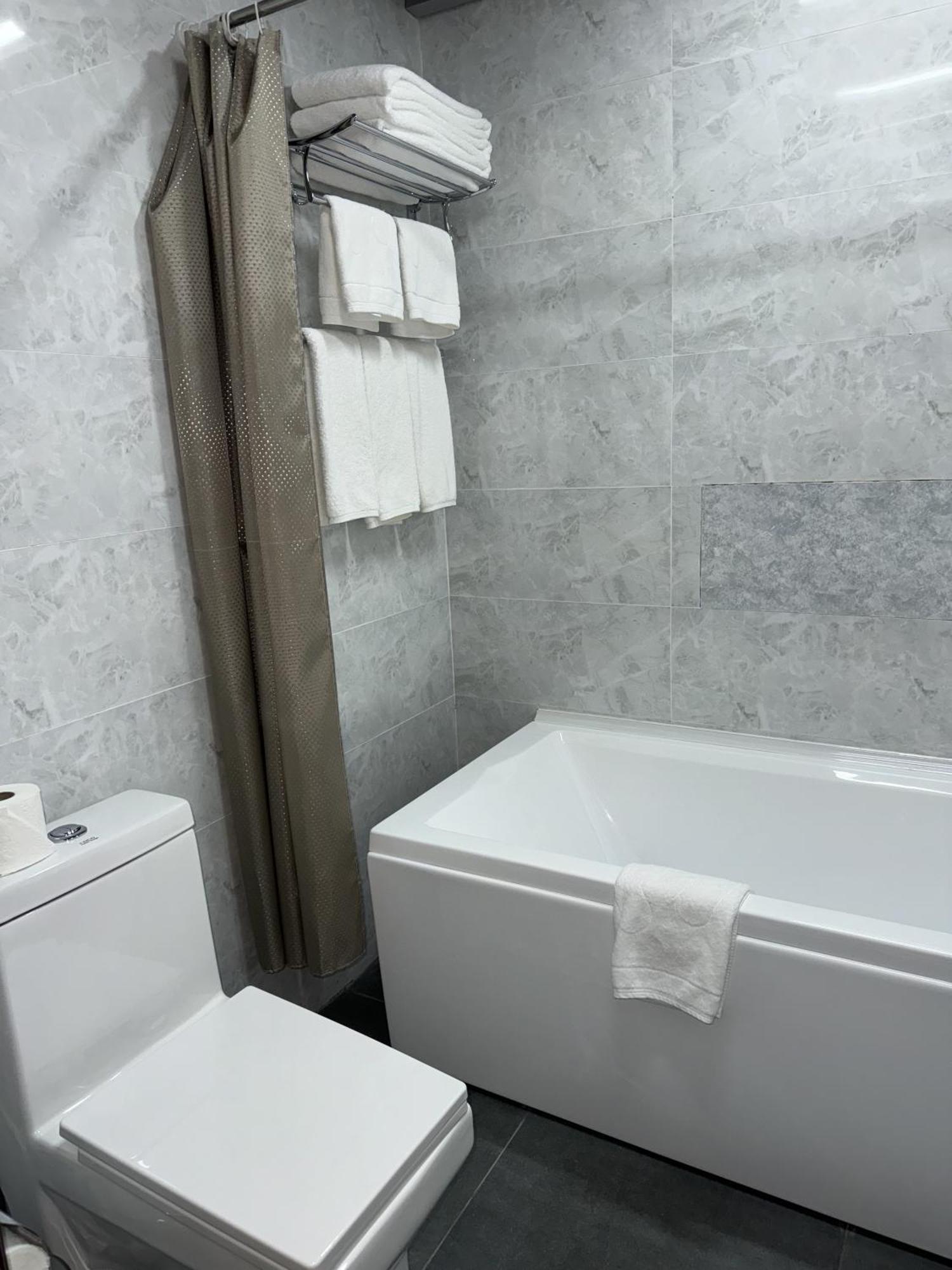 Mir Luxe Plaza Hotell Tasjkent Exteriör bild