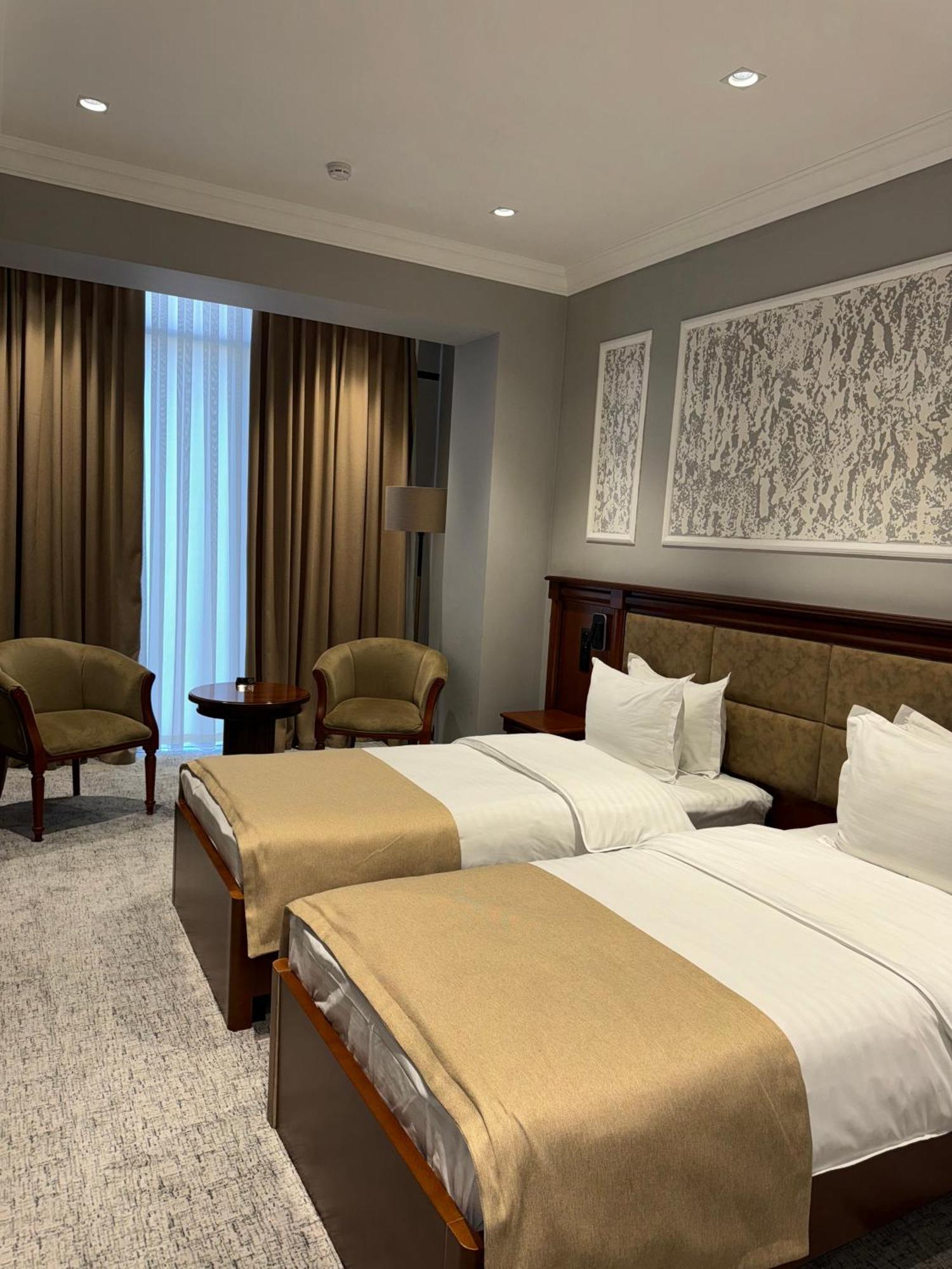 Mir Luxe Plaza Hotell Tasjkent Exteriör bild