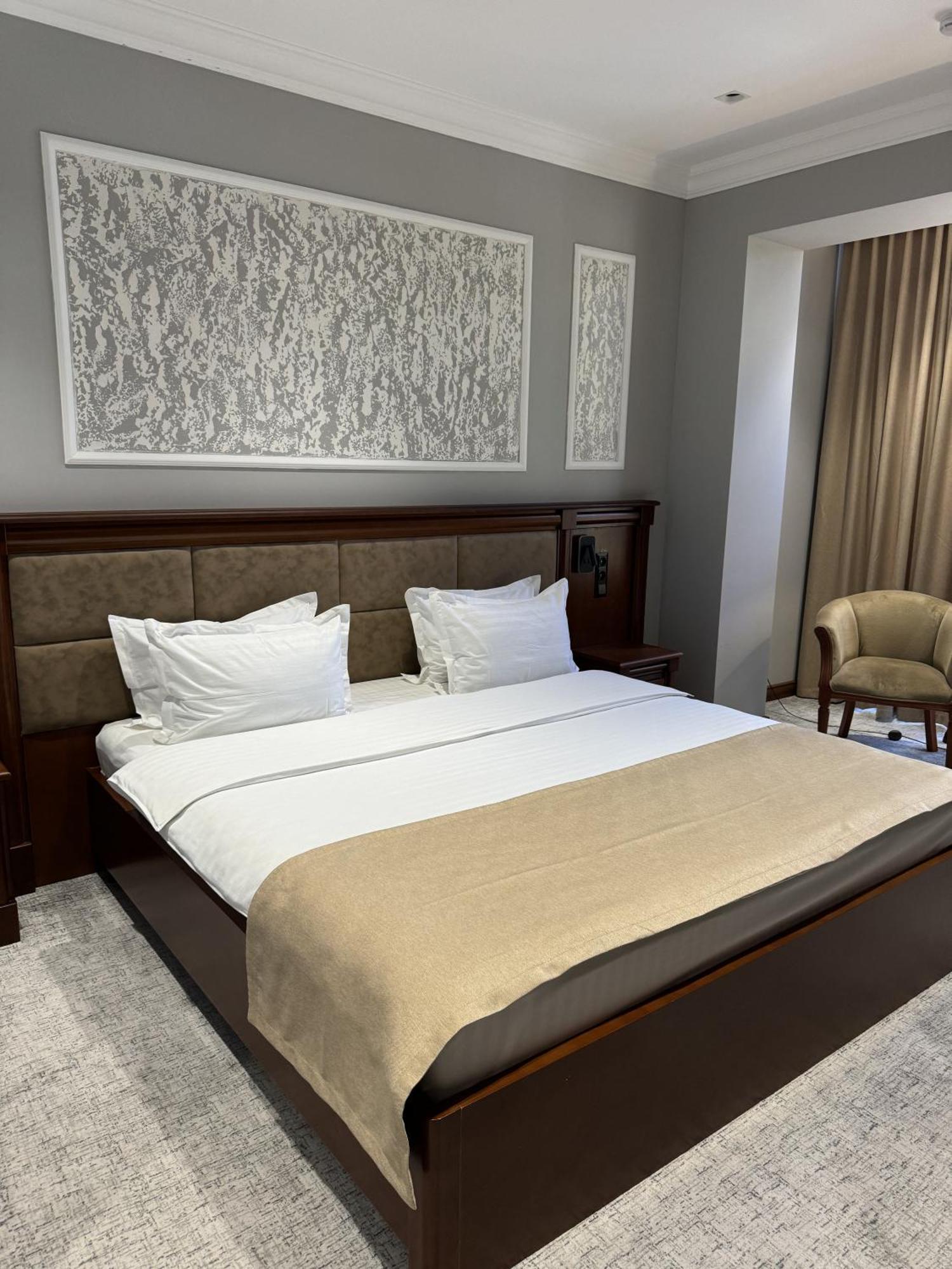 Mir Luxe Plaza Hotell Tasjkent Exteriör bild