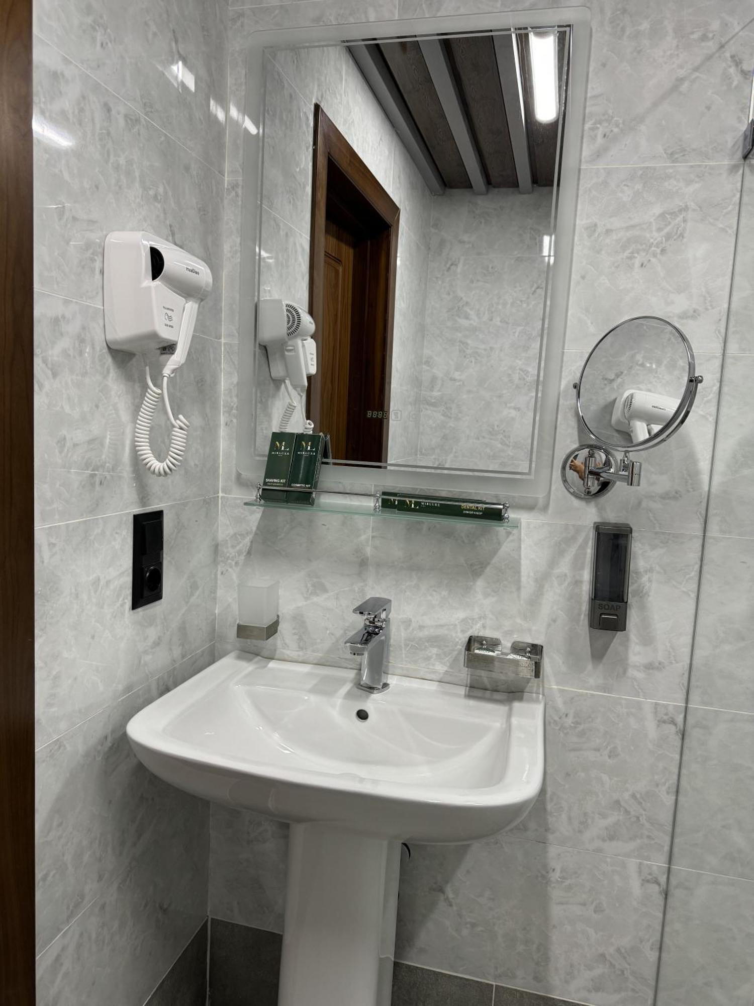 Mir Luxe Plaza Hotell Tasjkent Exteriör bild