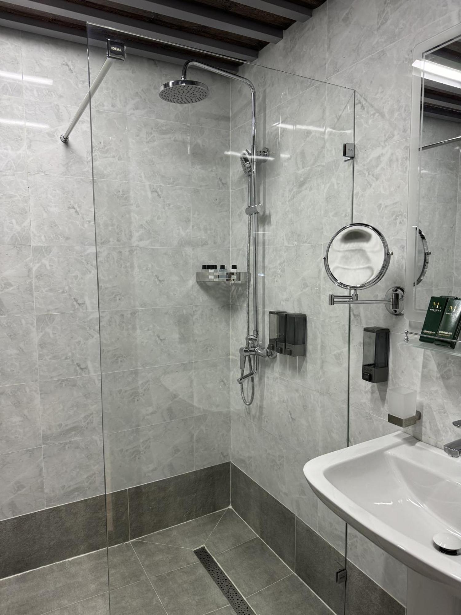Mir Luxe Plaza Hotell Tasjkent Exteriör bild