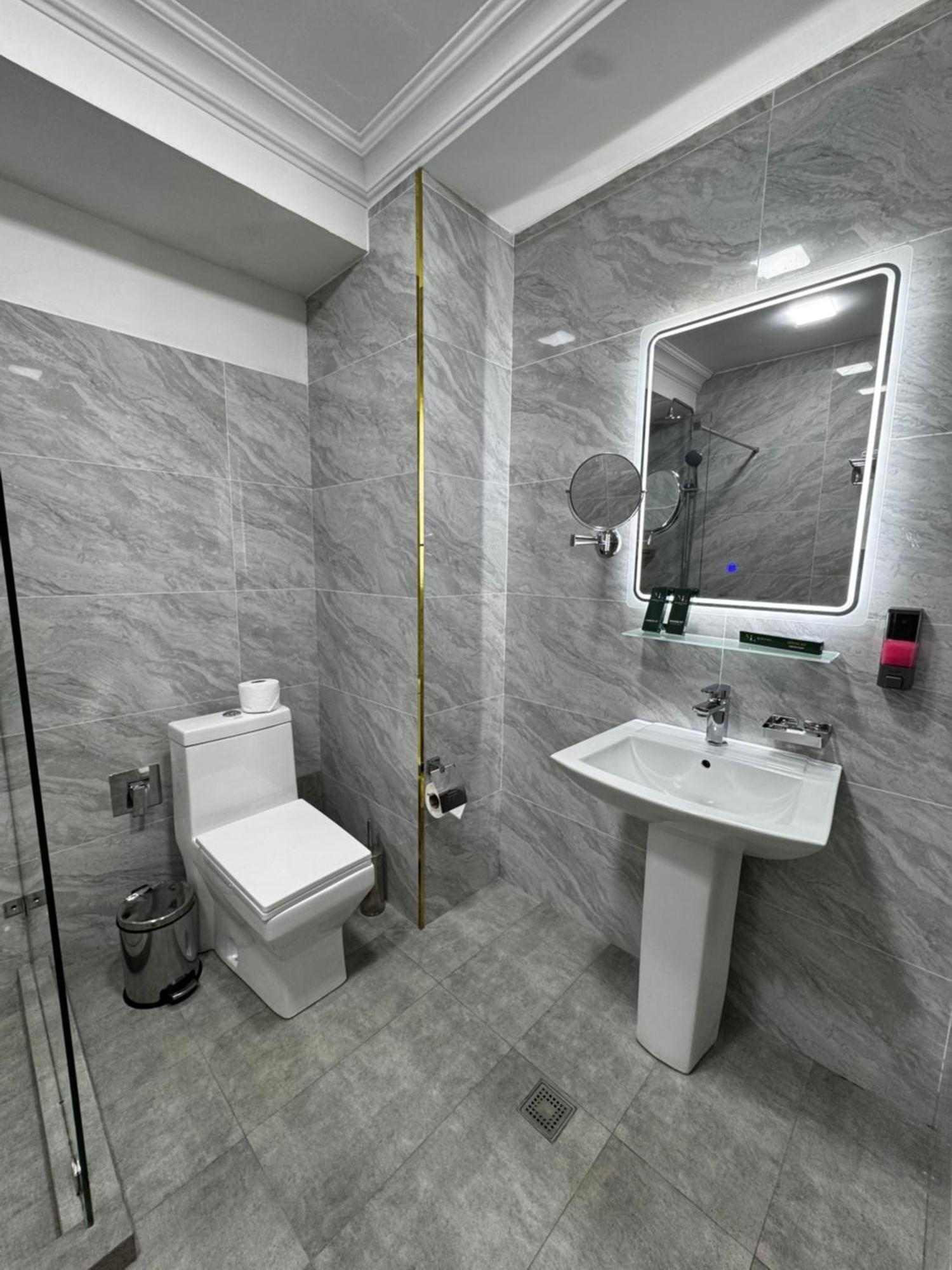 Mir Luxe Plaza Hotell Tasjkent Exteriör bild